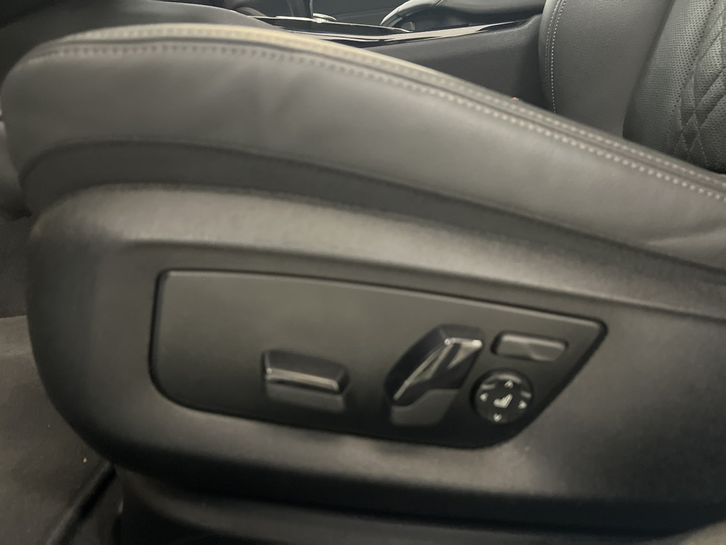 BMW 530e Touring xDrive Cockpit  Panorama Drag Skinn MOMS