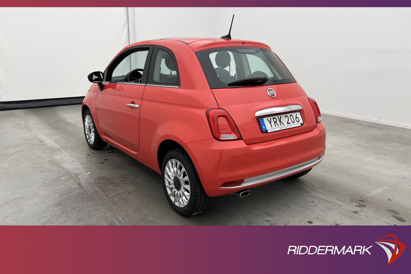 Fiat 500 1.2 69hk Lounge Panorama Sensorer CarPlay Välserv