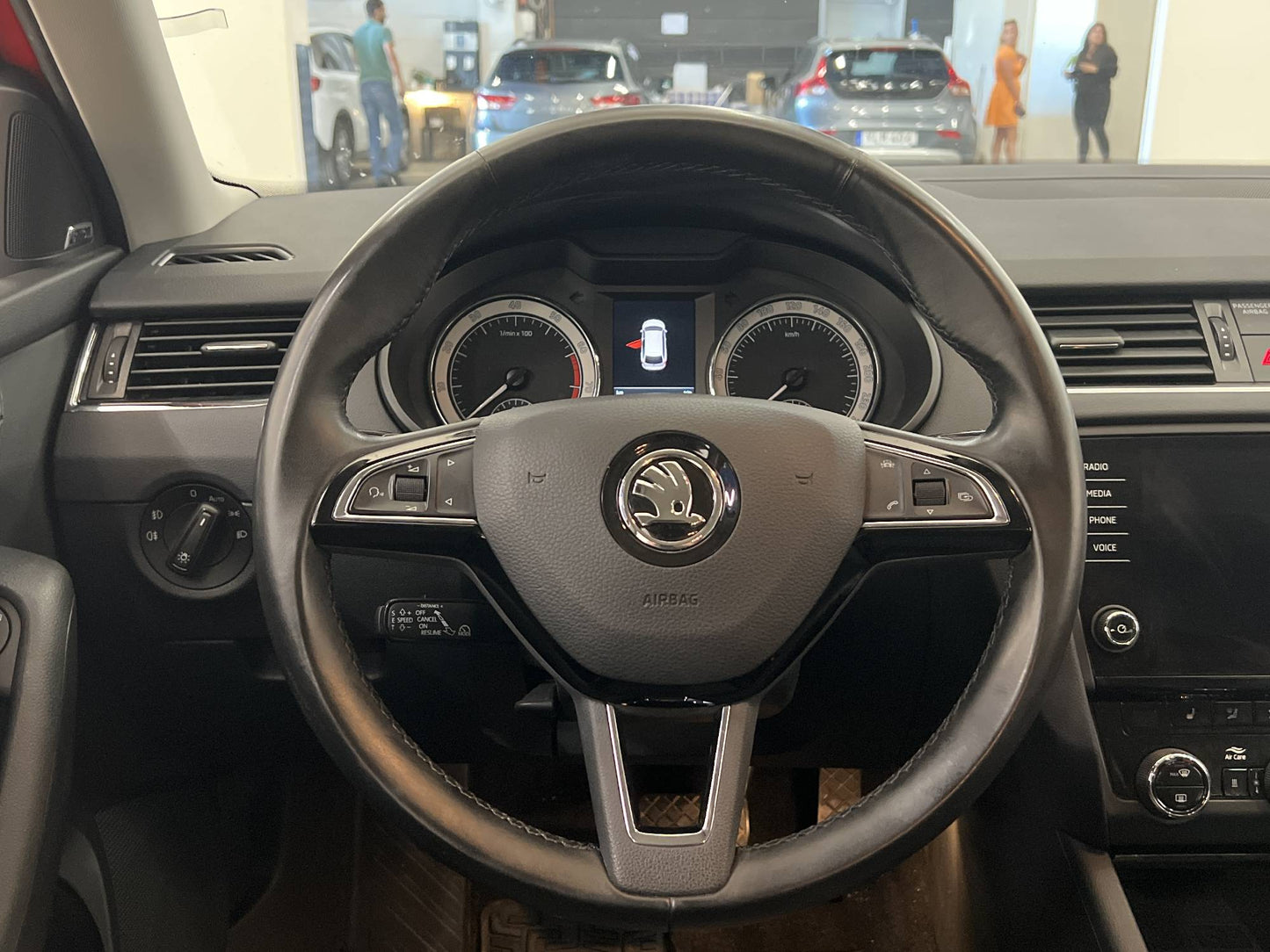 Skoda Octavia Kombi 1.5 TSI 150hk Style Värmare Carplay Drag