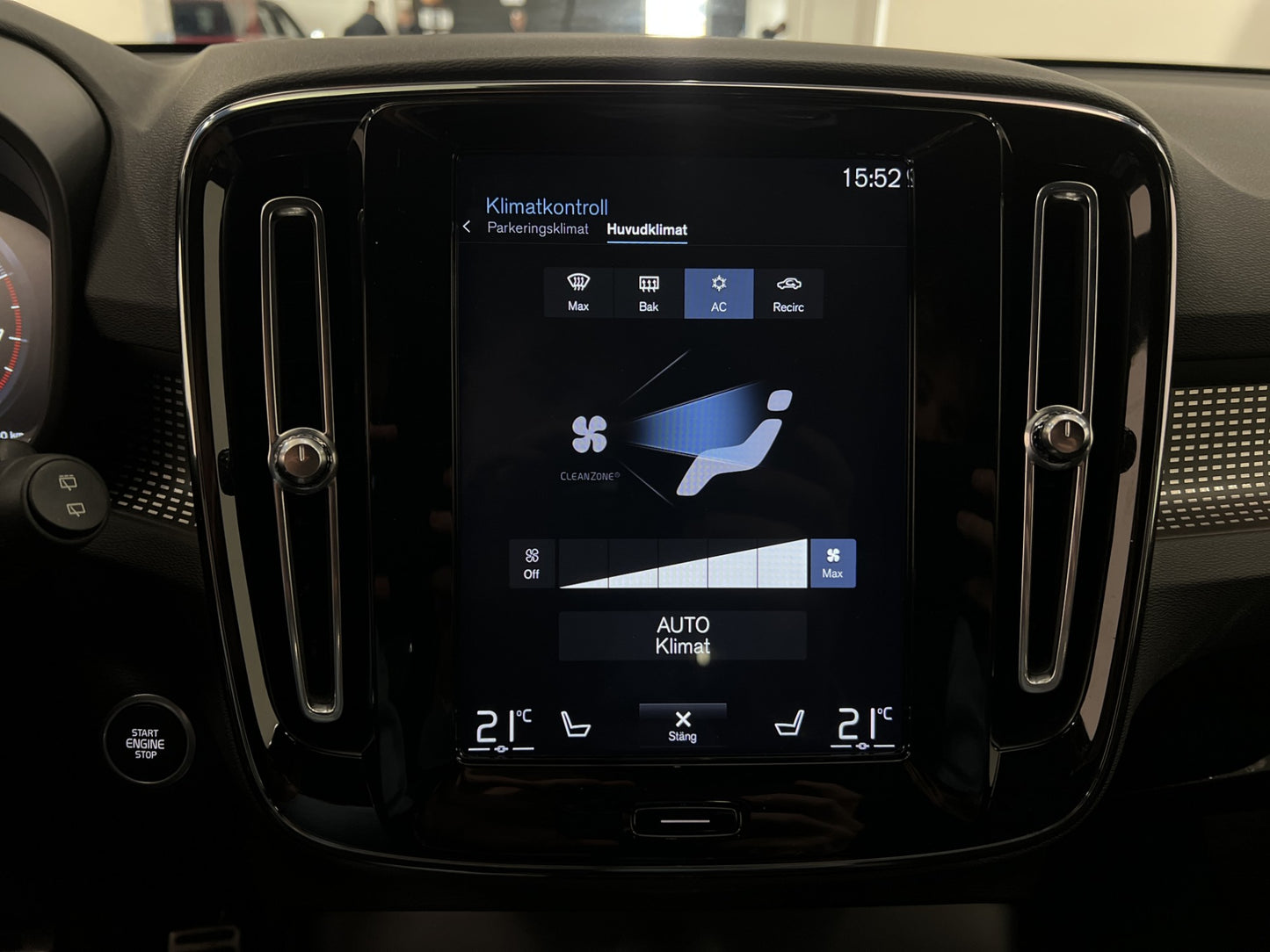 Volvo XC40 T2 129hk R-Design VOC Värmare Kamera Navi Carplay