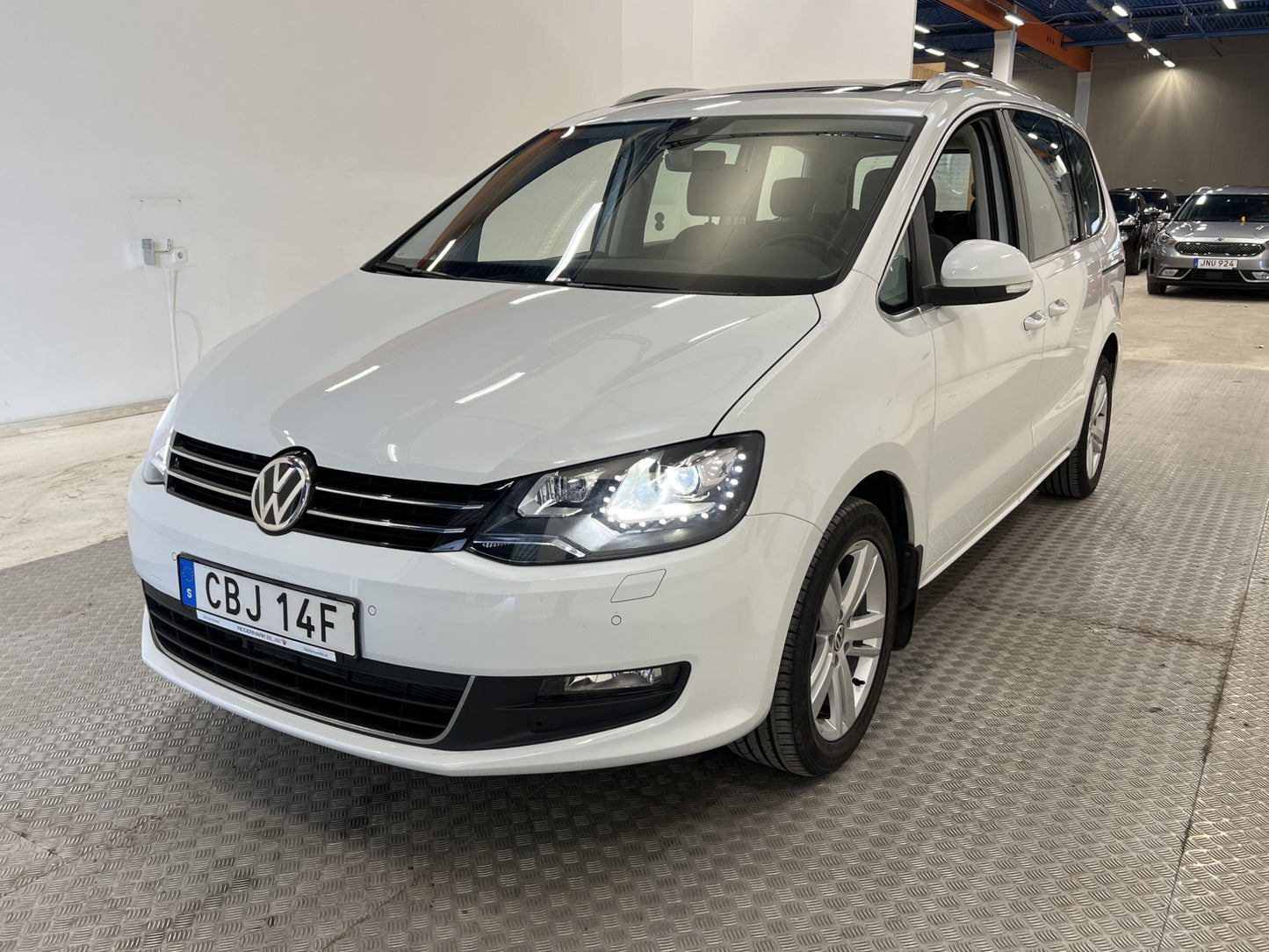 Volkswagen Sharan 150hk 7-Sits Panorama Bkamera Navi Drag