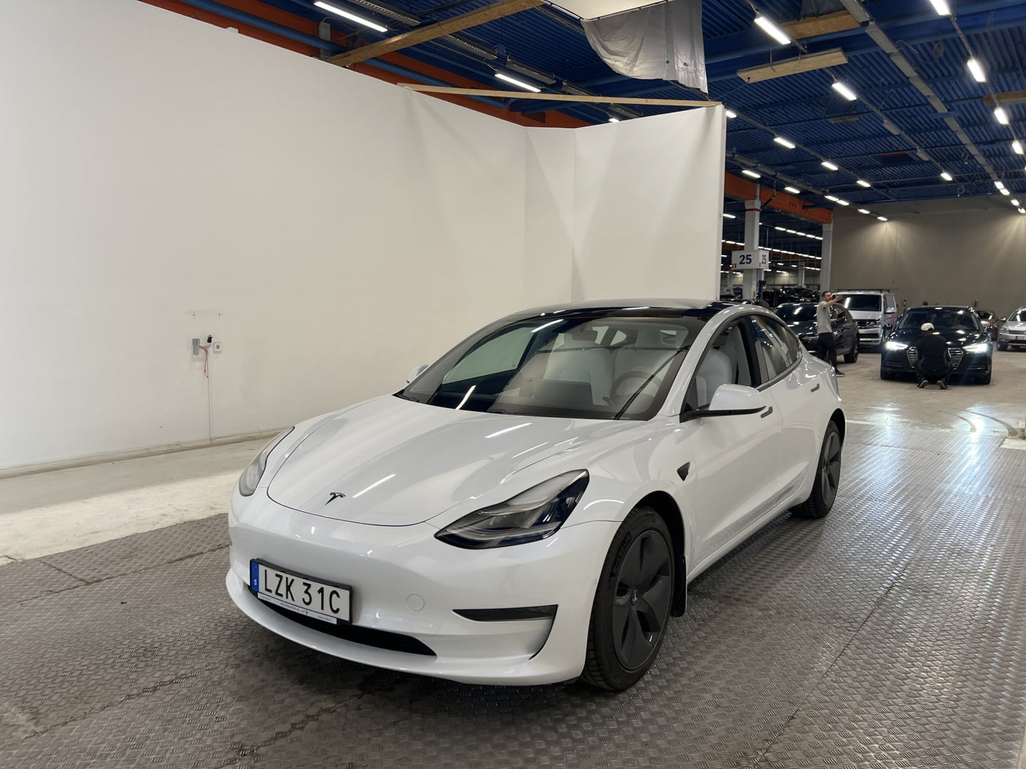 Tesla Model 3 Long Range AWD 440hk Svensksåld Drag MOMS