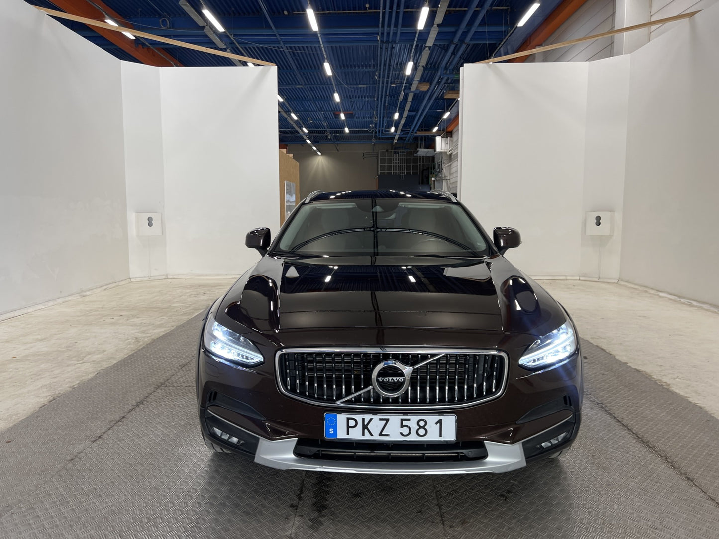 Volvo V90 Cross Country D4 AWD B&W Navi D-värm VOC BLIS Drag