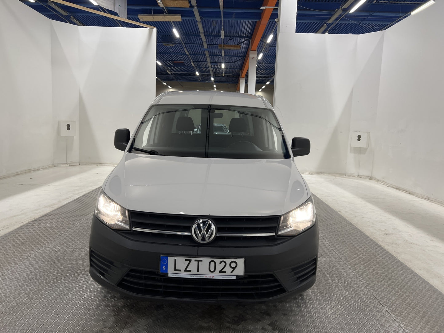 Volkswagen Caddy Maxi 2.0TDI DSG Värmare Drag Nyservad Moms