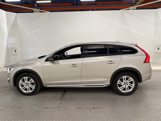 Volvo V60 Cross Country Momentum