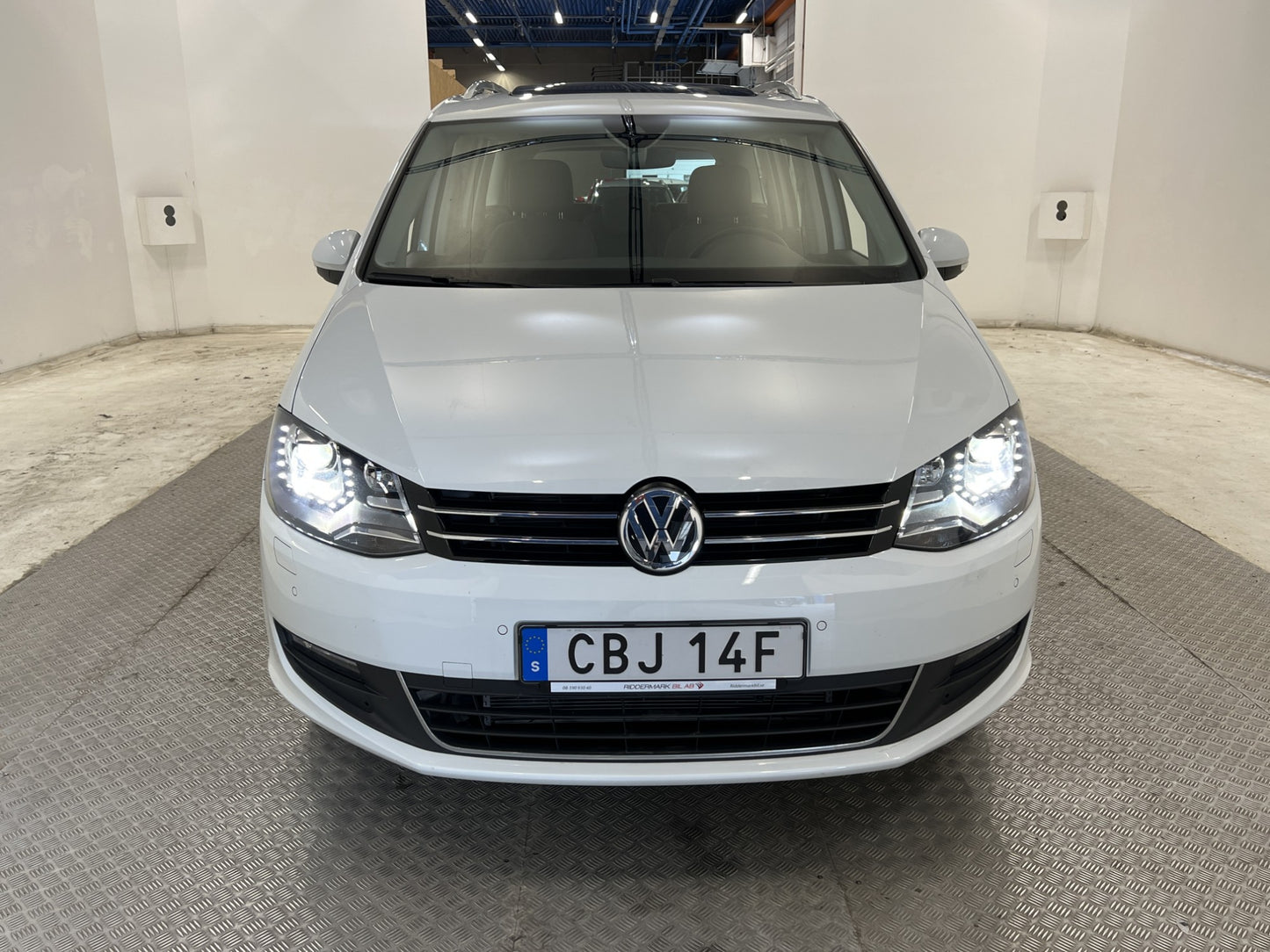 Volkswagen Sharan 150hk 7-Sits Panorama Bkamera Navi Drag