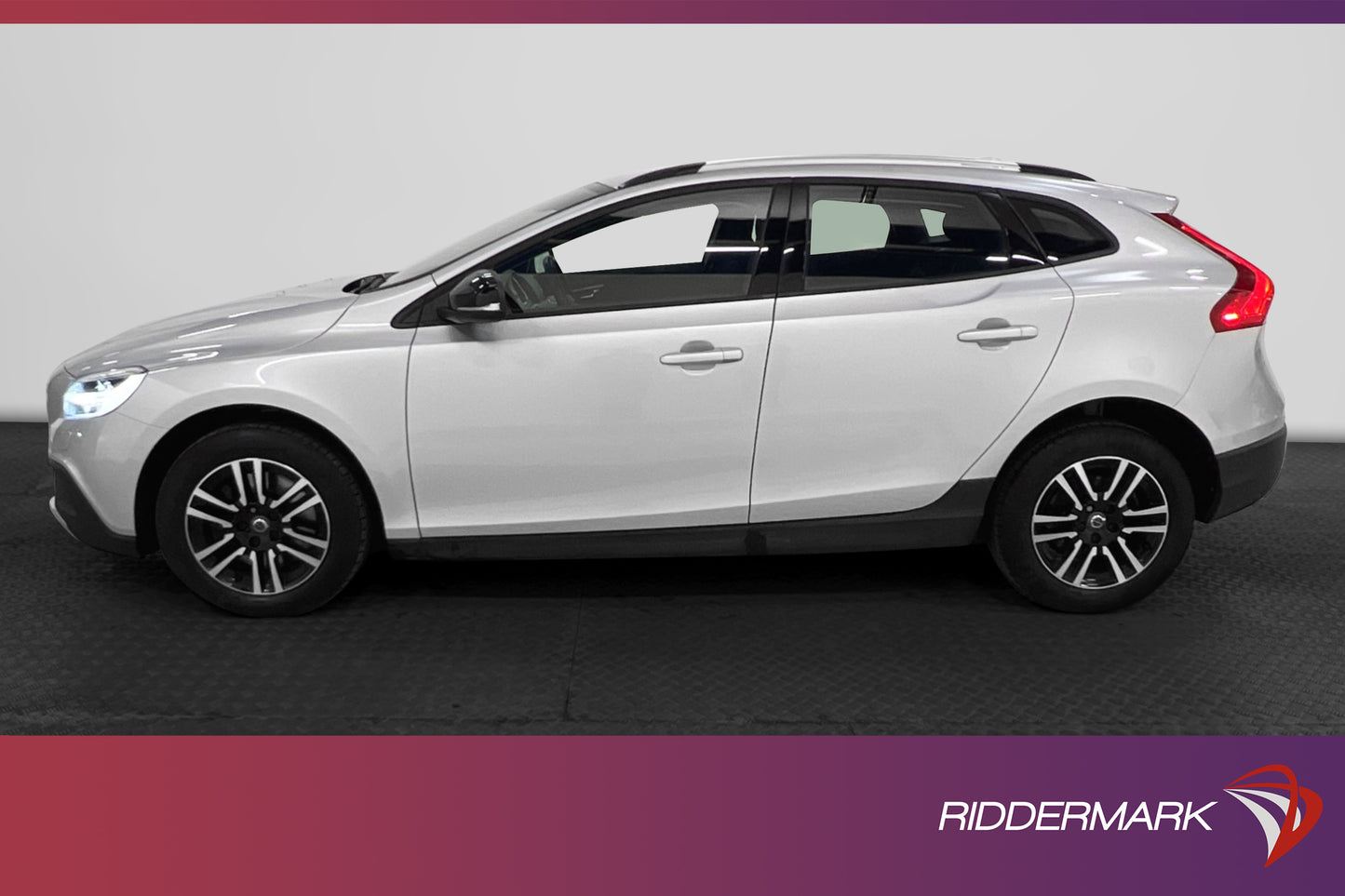 Volvo V40 Cross Country D2 120hk Momentum H-Skinn P-Värm VOC