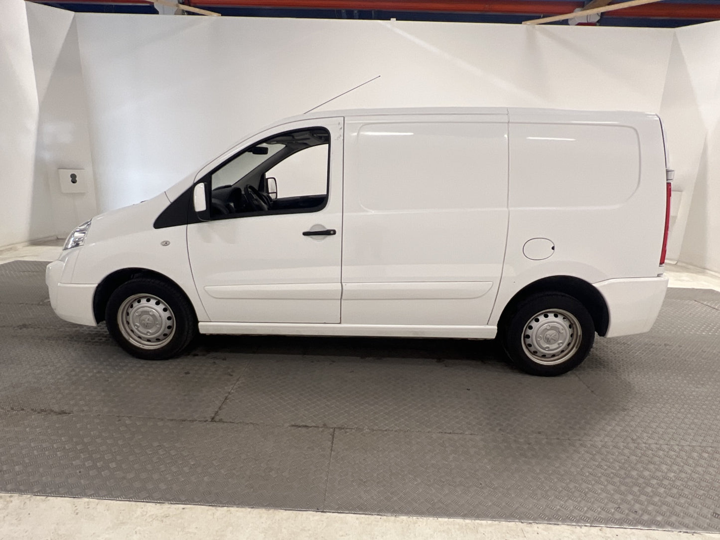 Peugeot Expert 2.0HDi 163hk Ny-Kamrem Dragkrok V-inredd