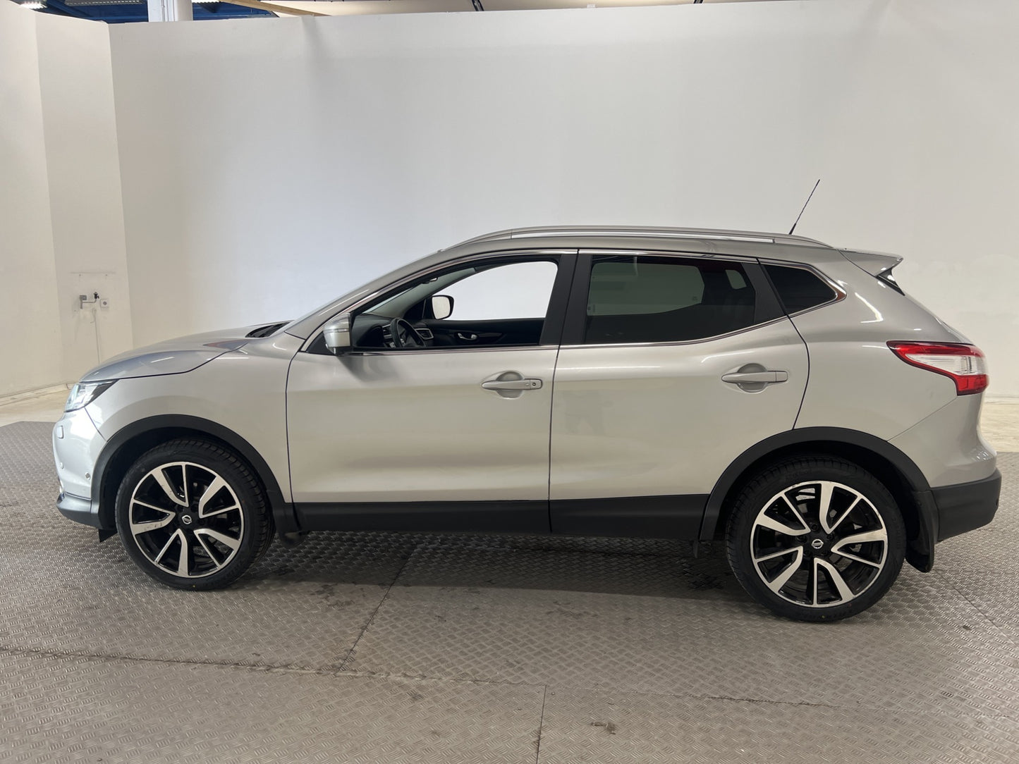 Nissan Qashqai 1.2 DIG-T 115hk Tekna Pano 360° Värmare Drag