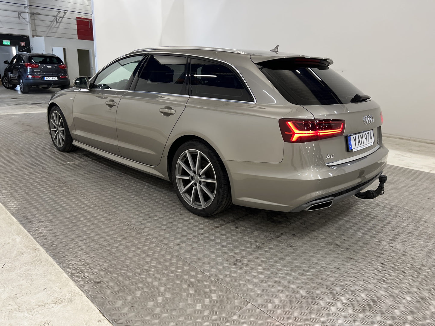 Audi A6 Avant 2.0 TDI Ultra 190hk S-Line Värmare Drag Skinn