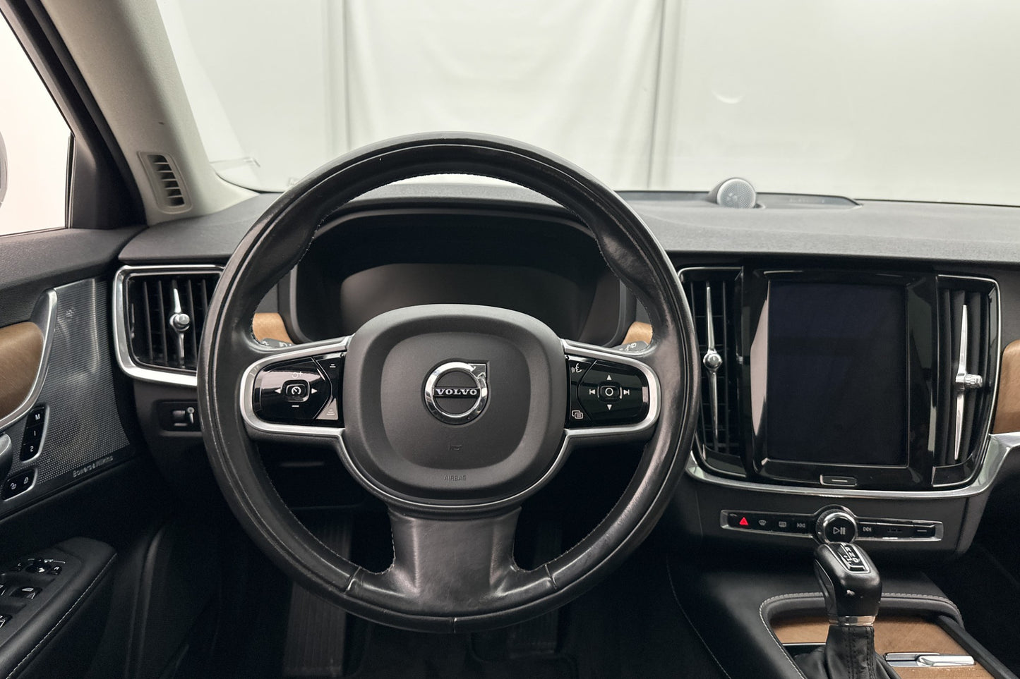 Volvo V90 D3 AWD Inscription VOC Pano B&W Luft 360° Drag