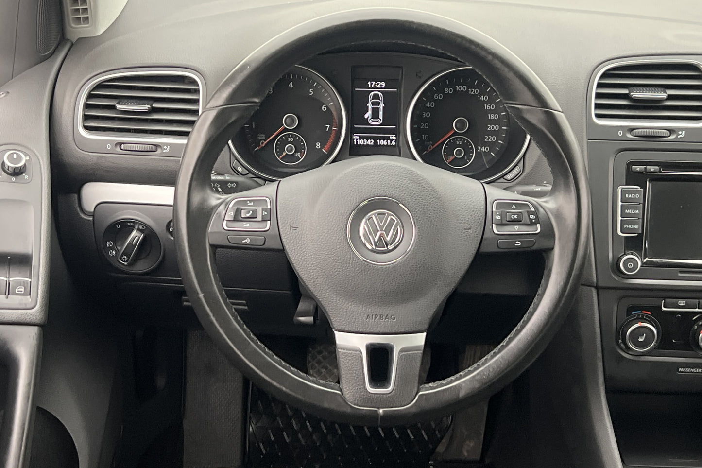 Volkswagen Golf 1.4 TSI 160hk R-Line Kamera Sensorer Välserv