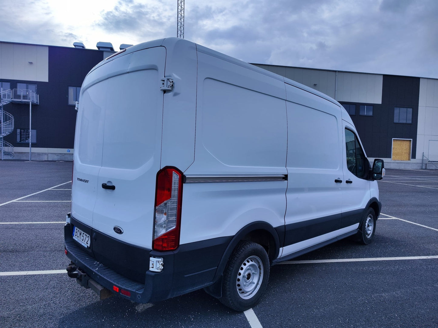 Ford Transit 290 L2H2 Värmare Dragkrok B-Kamera 3-Sits Moms