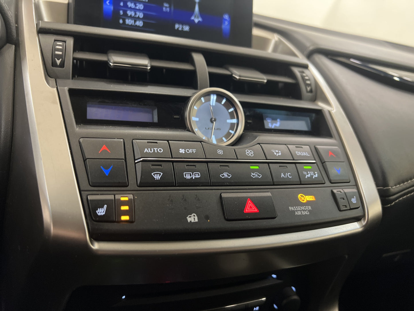 Lexus NX 300h E-CVT 197hk Kamera Keyless Halvksinn Välservad