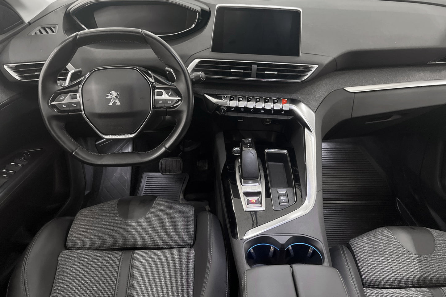 Peugeot 3008 GT Plug-in Hybrid Cockpit Navi Kamera MOMS