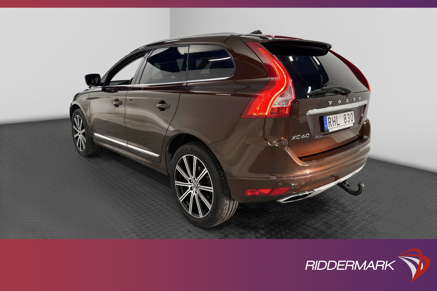 Volvo XC60 D5 AWD Summum Pano D-värm Skinn VOC Navi