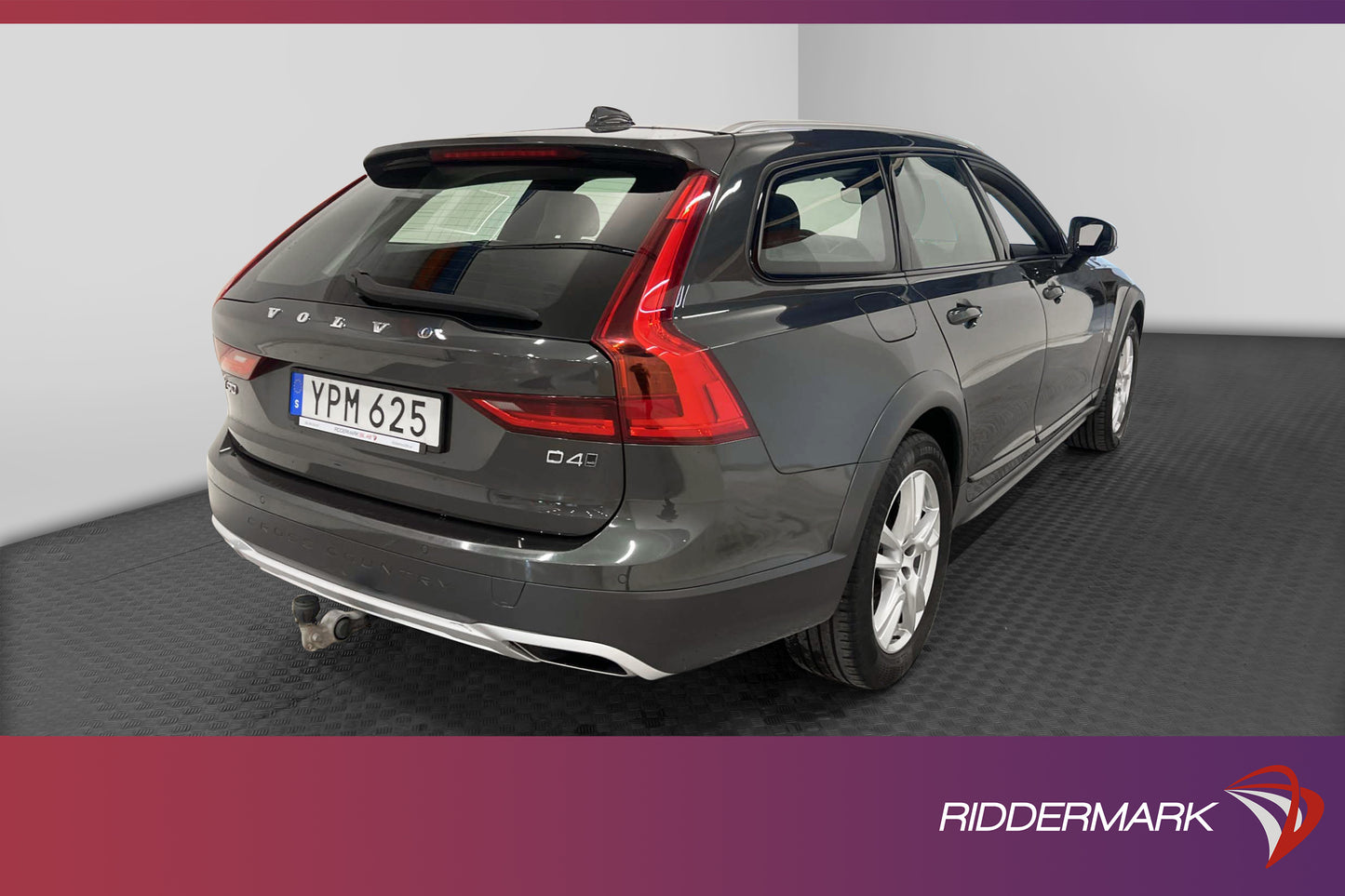 Volvo V90 Cross Country D4 AWD Momentum B&W Skinn MOMS