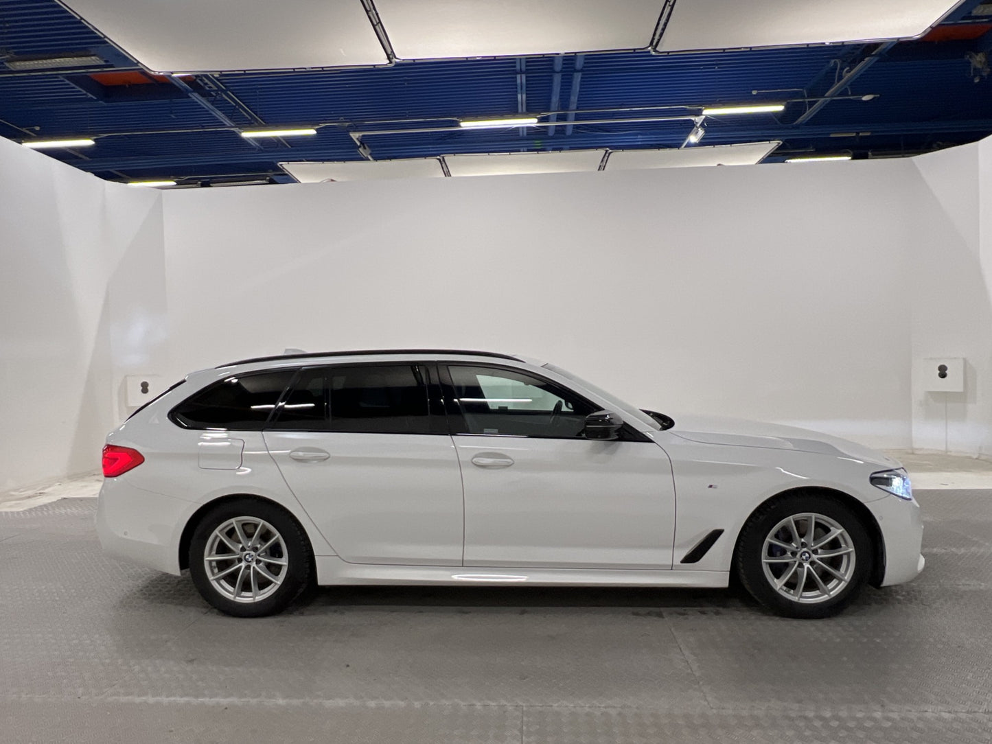 BMW 530 d xDrive 265hk Panorama Värm Skinn H/K 360° Navi HUD