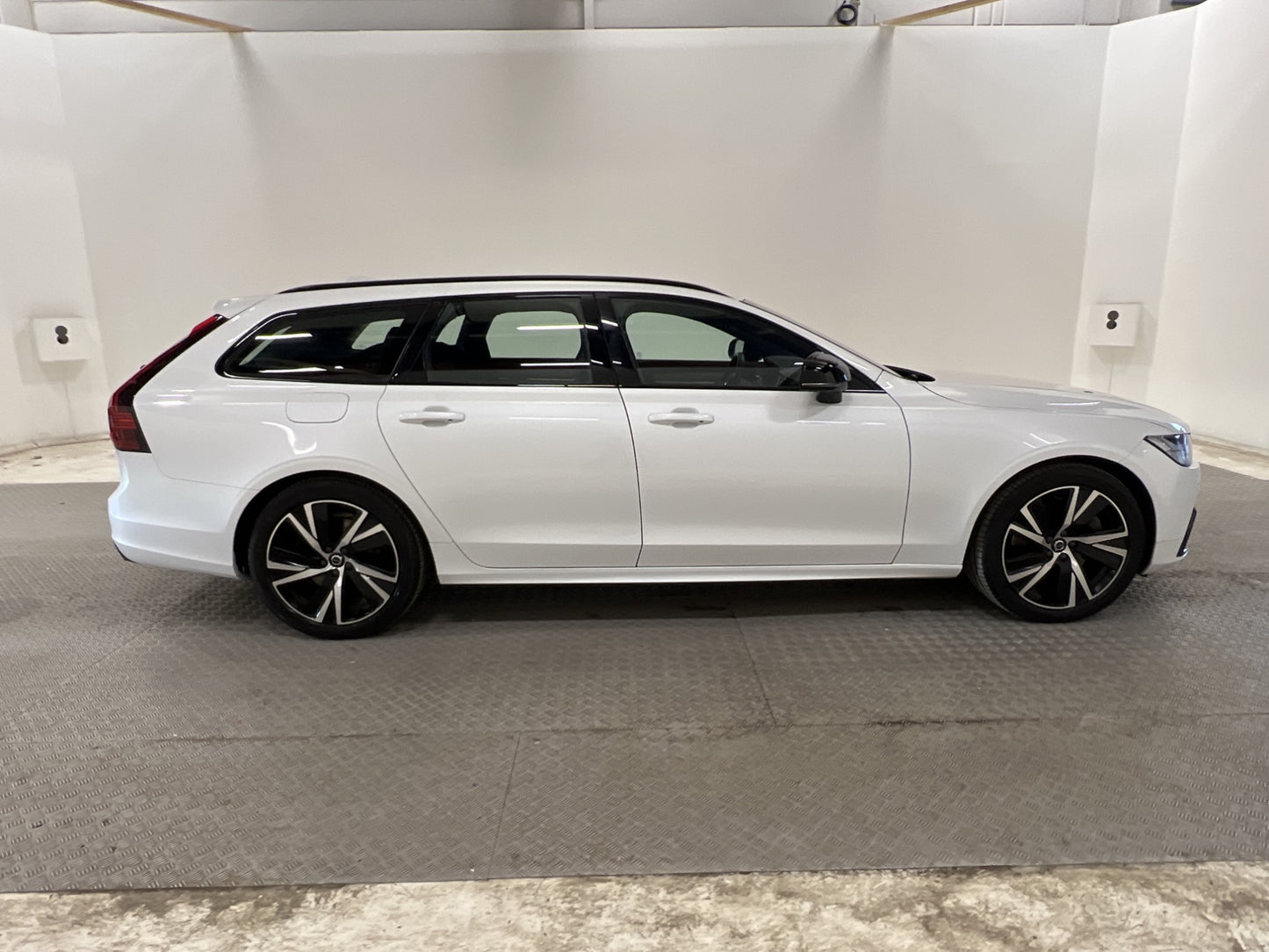 Volvo V90 T6 AWD Recharge 340hk R-Design 360* Pano H/K