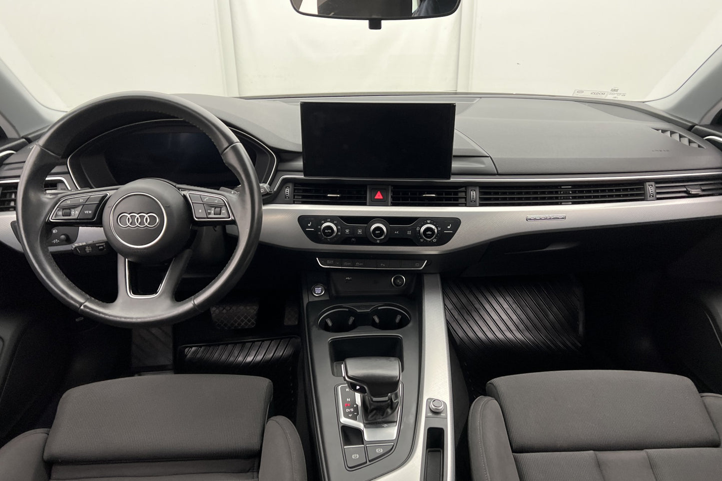 Audi A4 Avant 40 TDI Q Proline Cockpit Matrix Värm Navi Drag