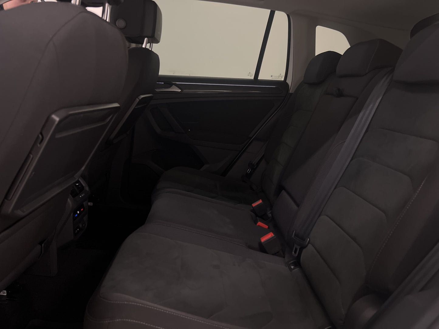 Volkswagen Tiguan 190h 4M R-Line Black Cockpit Dynaudio Värm