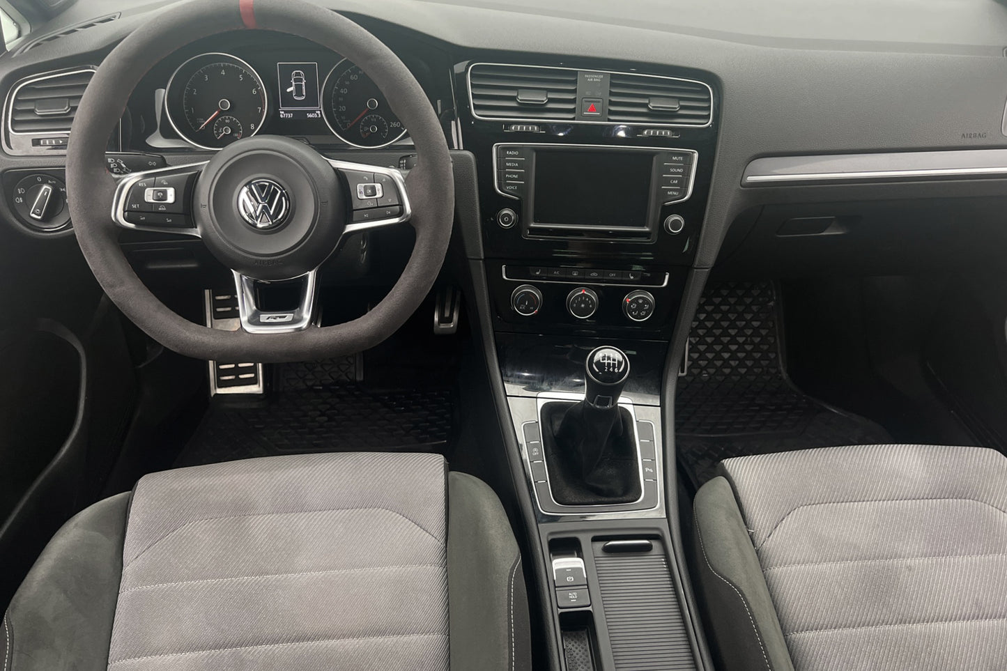 Volkswagen Golf TSI 150hk R-Line Highline Plus Värm Carplay