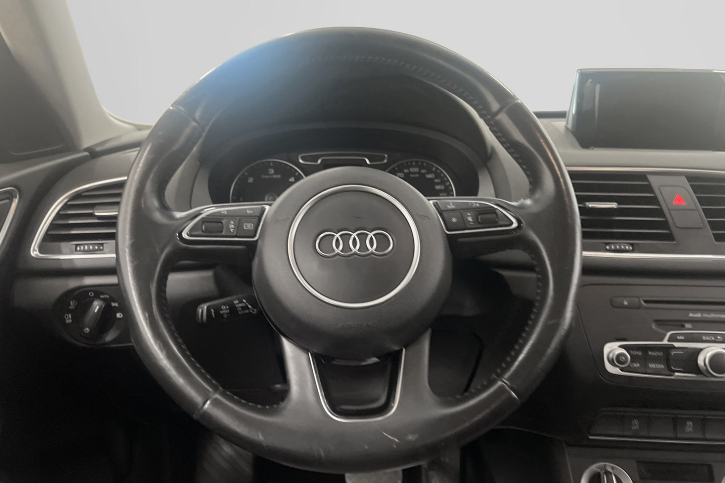 Audi Q3 2.0 TDI 177hk Quattro M-Värmare Dragkrok Välservad