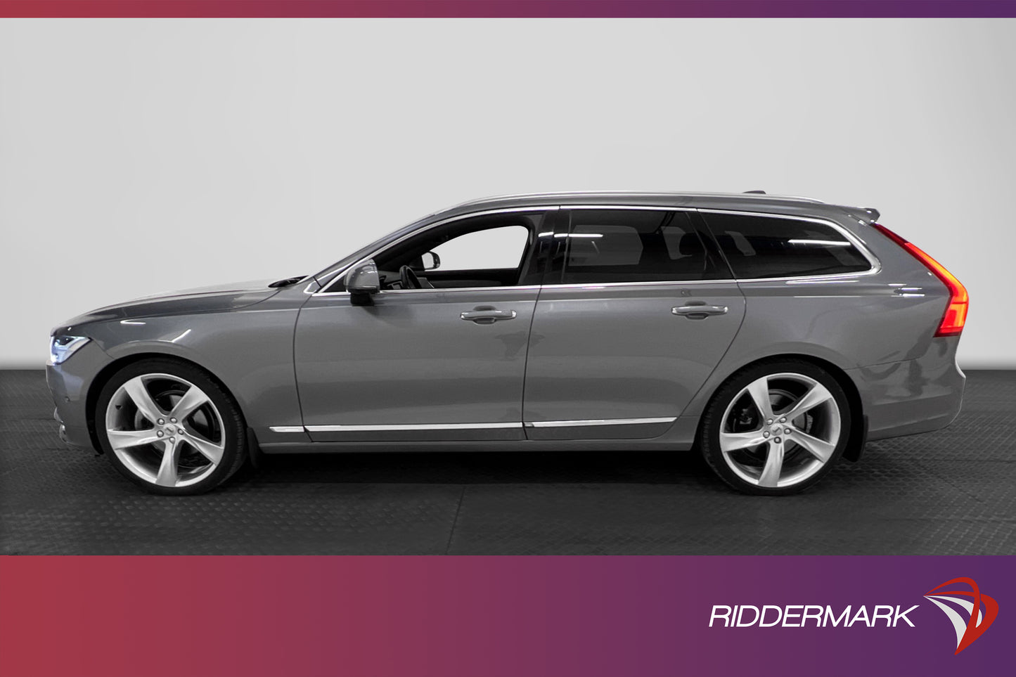 Volvo V90 D5 AWD Inscription D-Värm Pano B&W Skinn 360° HuD