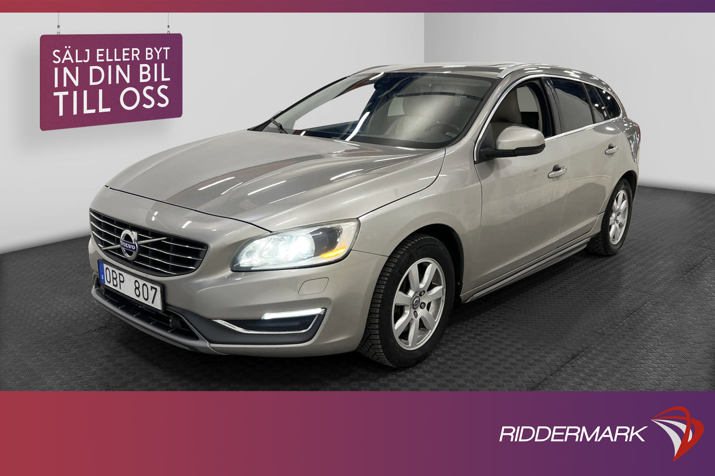 Volvo V60 D5 215hk Summum Taklucka D-värm Navi VOC Drag