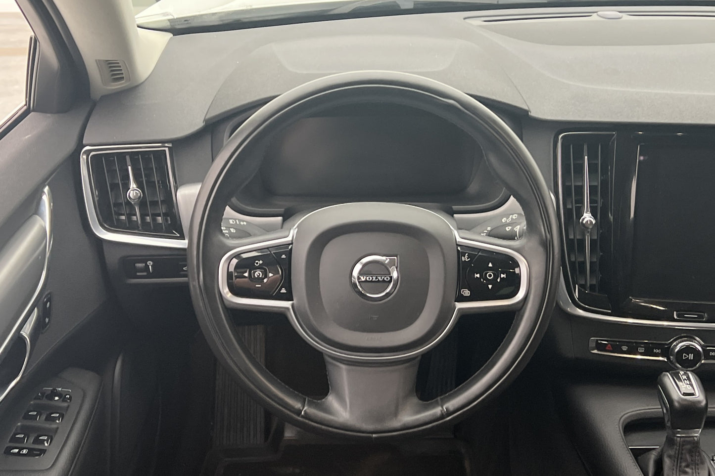 Volvo V90 D4 AWD 190hk VOC Värmare Kamera Keyless Drag MOMS