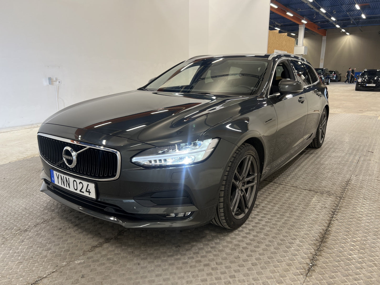 Volvo V90 D3 AWD Advanced Edition VOC Värmare Drag CarPlay