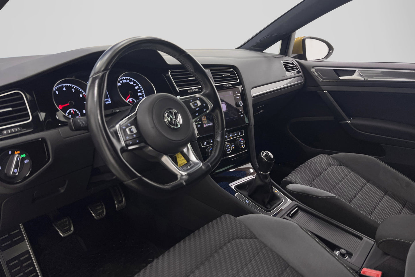 Volkswagen Golf 1.5 TSI  R-line T-lucka Alcantara Carplay