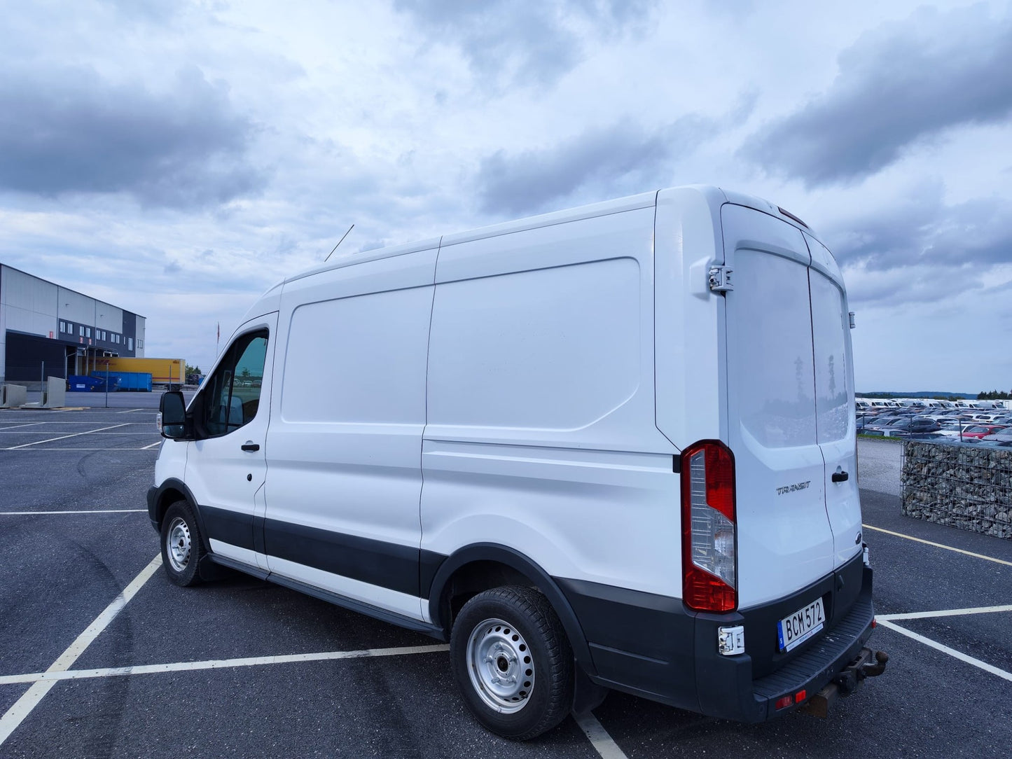 Ford Transit 290 L2H2 Värmare Dragkrok B-Kamera 3-Sits Moms