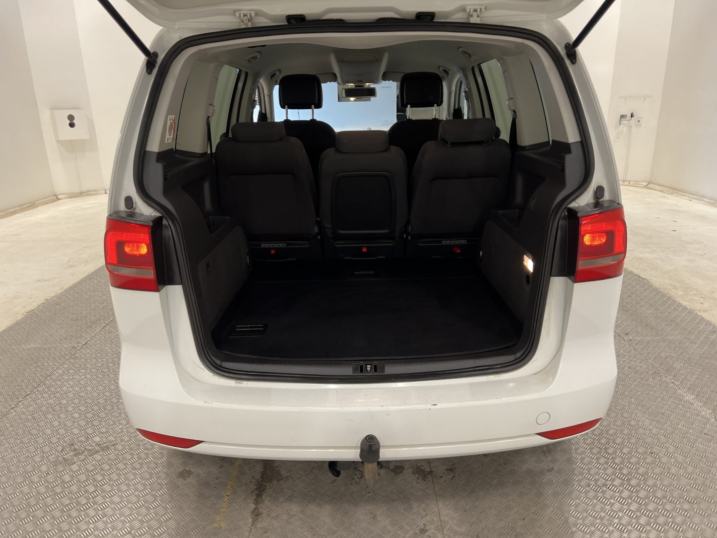 Volkswagen Touran 1.4 TSI EcoFuel 150hk B-kamera Dragkrok