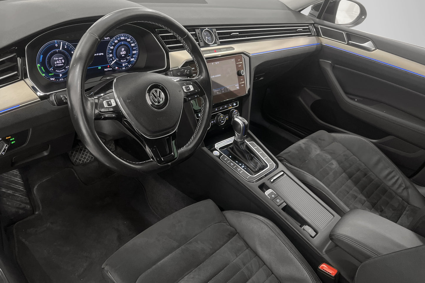 Volkswagen Passat GTE 218hk Executive Active info Drag Kamer