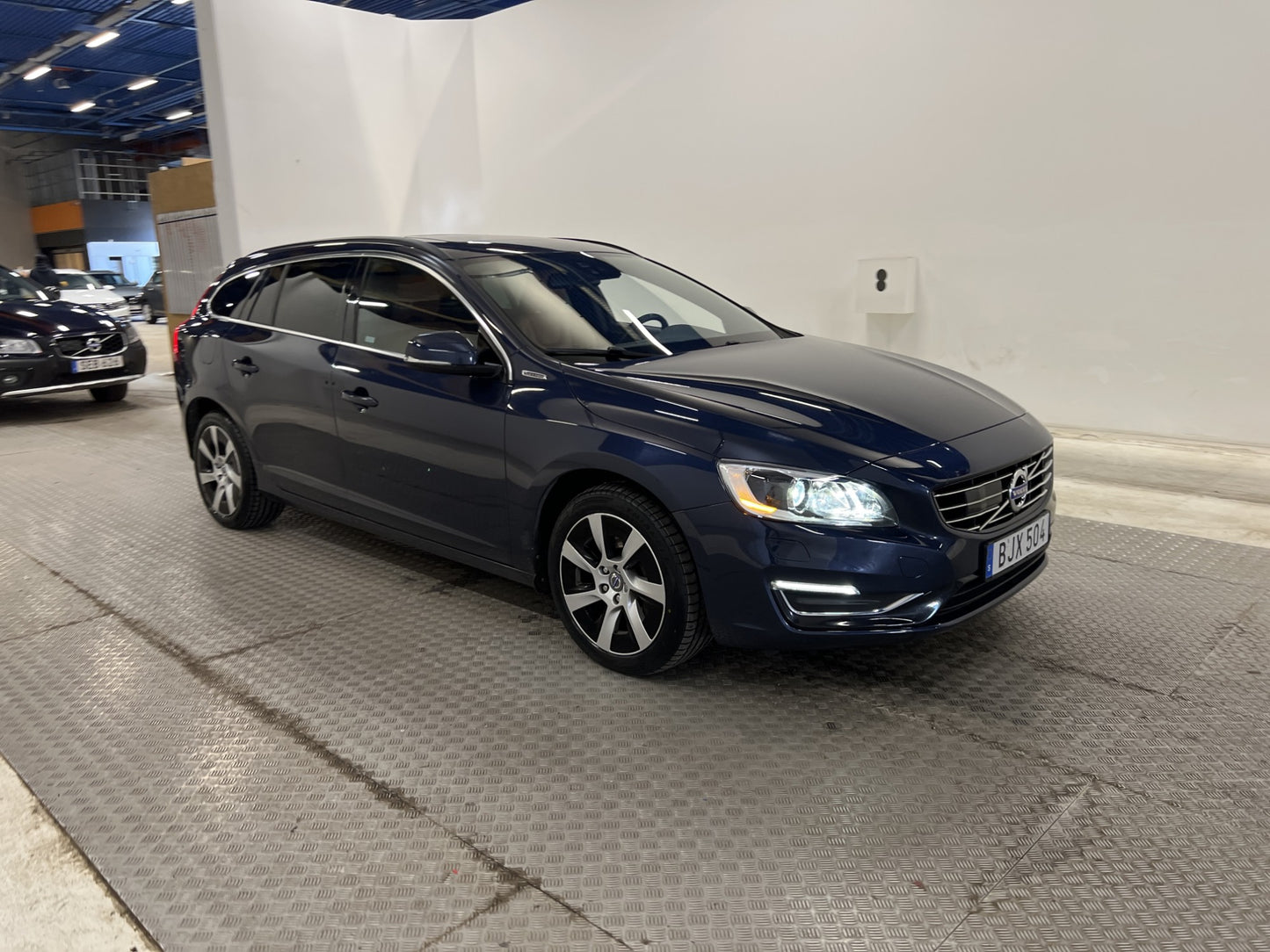 Volvo V60 D6 Plug-in Hybrid AWD 283hk Drag Taklucka Skinn