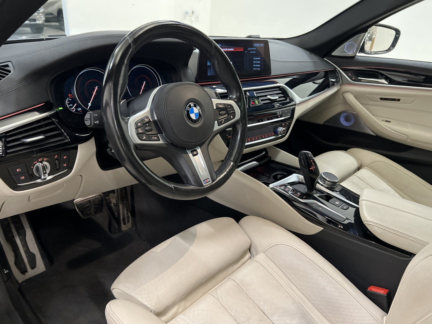 BMW 530d xDrive 265hk M Sport Innovation Pano B&W 360° Drag