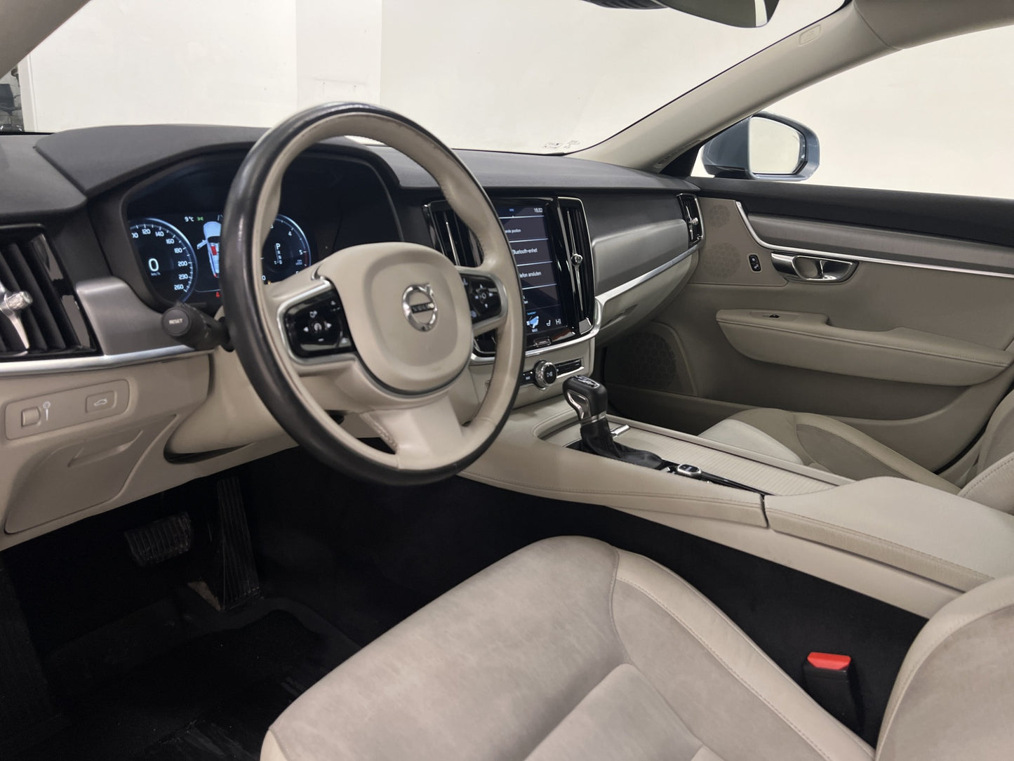 Volvo V90 D4 Advanced VOC Pano Värmare Navi 4-Zons BLIS