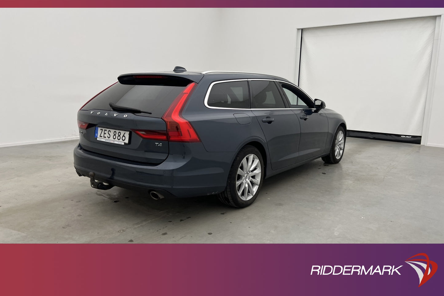 Volvo V90 T4 190hk Momentum VOC D-Värm B-Kamera Navi Drag