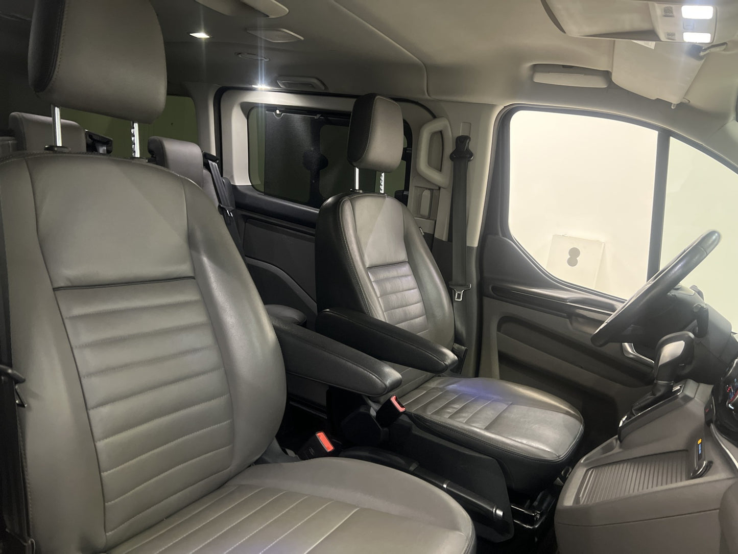 Ford Tourneo Custom Titanium Lång 185hk Värmare 8-Sits Moms