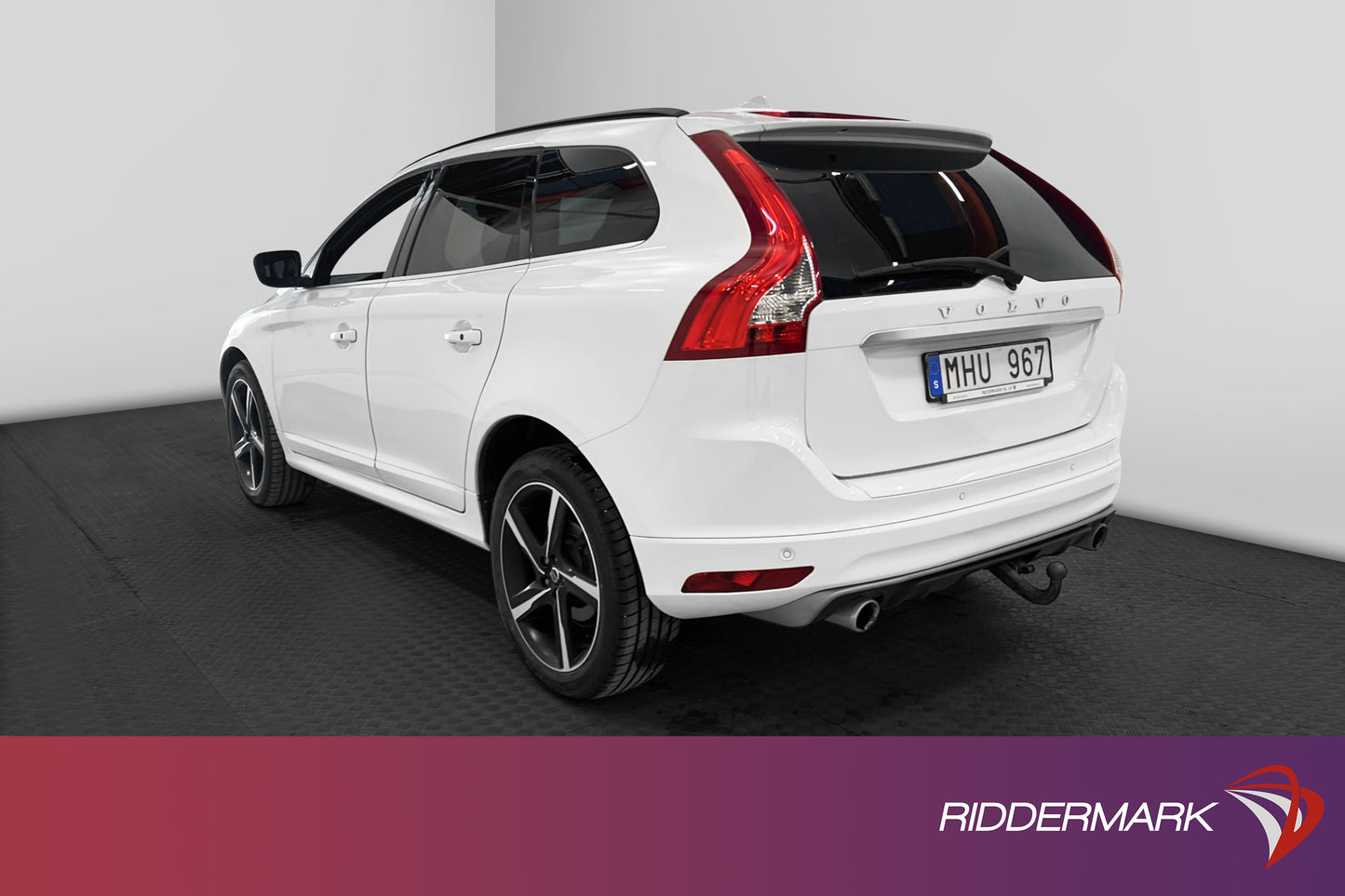 Volvo XC60 D4 AWD 215hk R-Design VOC Pano Värmare Drag Navi