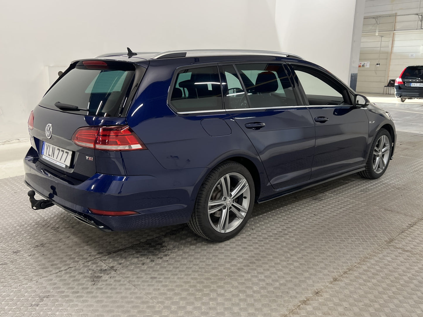 Volkswagen Golf 1.4 TSI 150hk R-line Värmare B-Kamera Drag