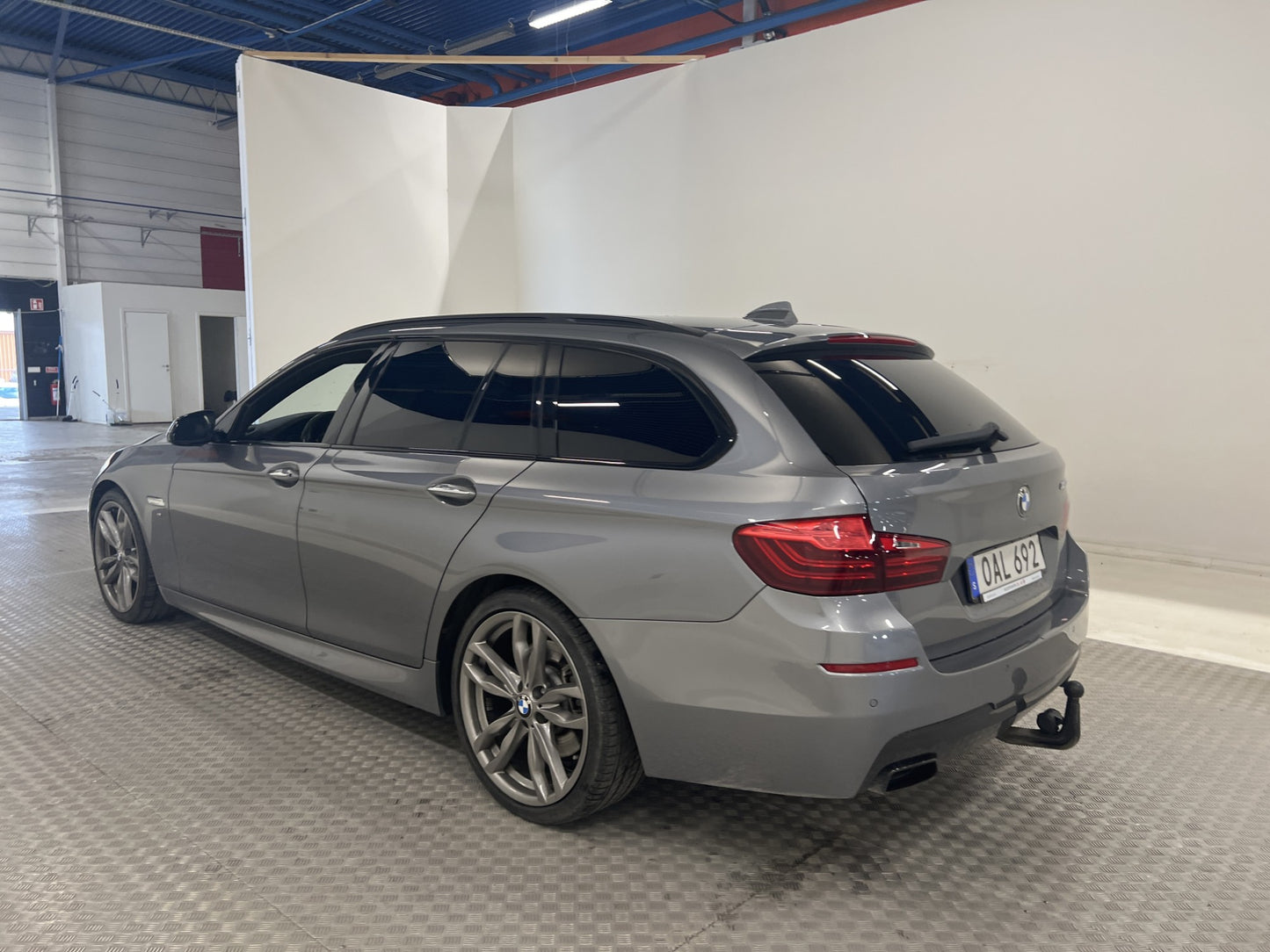 BMW M550 d xDrive Touring 381hk M Sport Värm Pano H/K Drag