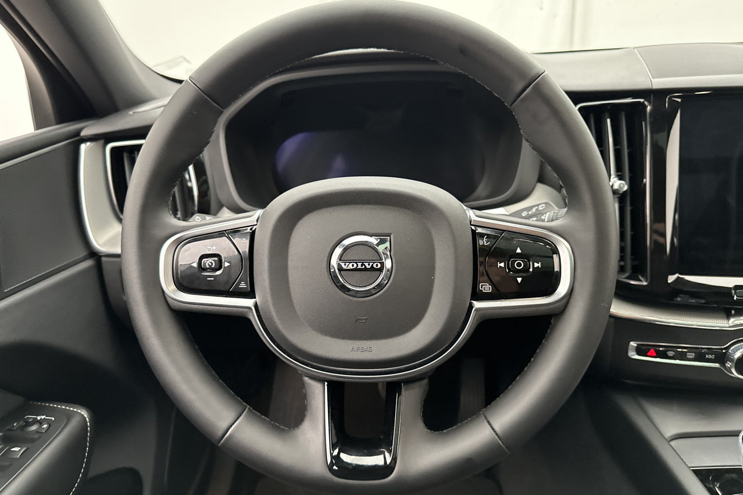 Volvo XC60 Recharge T6 AWD Plus Dark Pano 360° Navi Drag