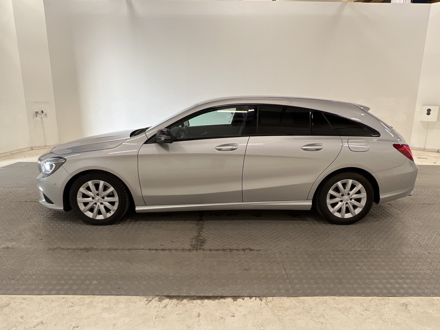 Mercedes-Benz CLA 220 Shooting Brake 177hk Värmare Dragkrok