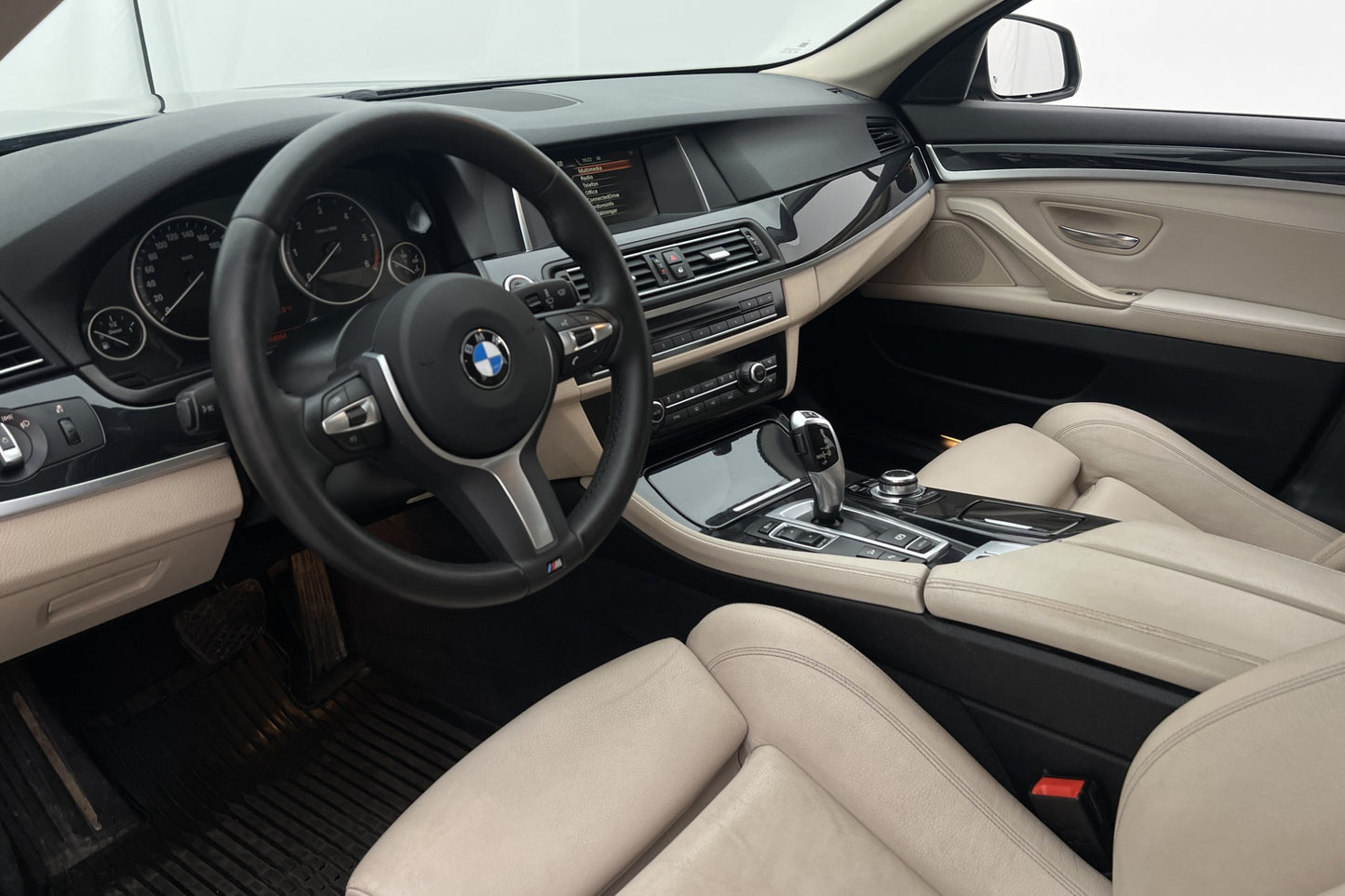 BMW 520 d xDrive Touring M Sport-Ratt Skinn Elstolar Drag