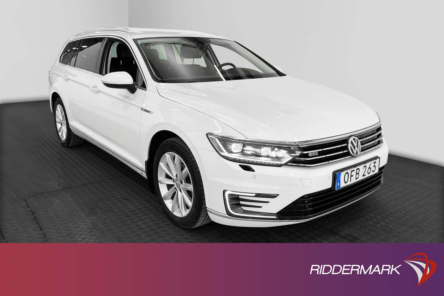 Volkswagen Passat GTE 218HK Värmare Halvskinn Drag B-kamera