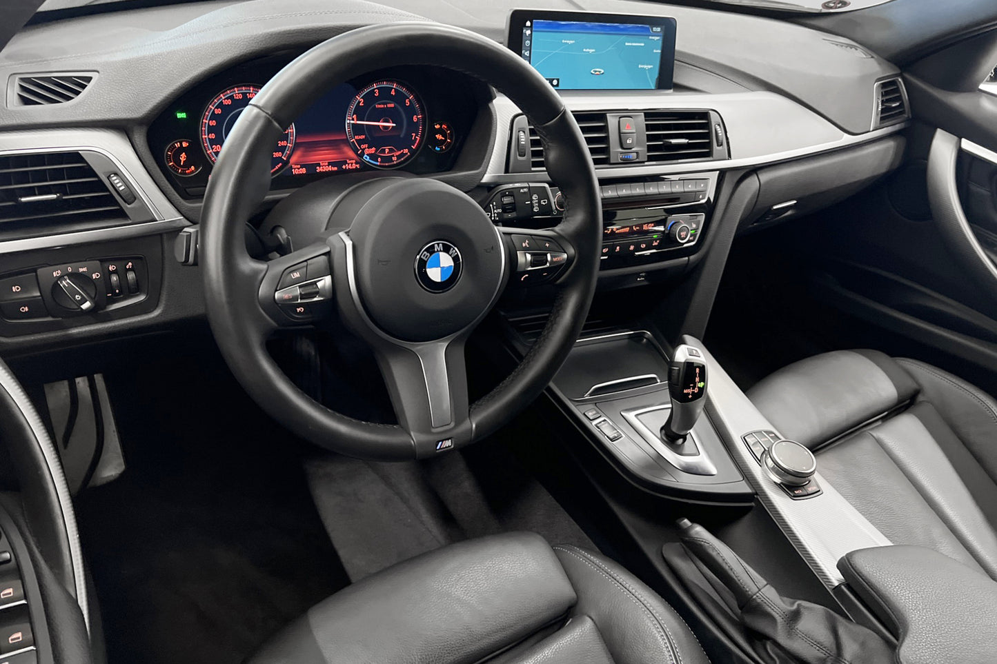 BMW 320 i Touring 184hk M Sport Navi Skinn Cockpit Välserv