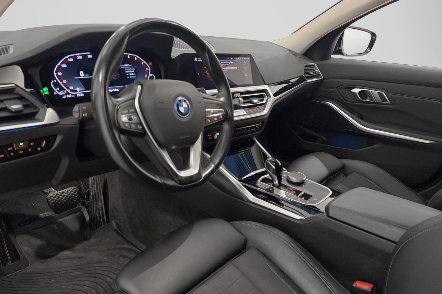 BMW 330e xDrive Sport Line Cockpit Drag Navigation MOMS