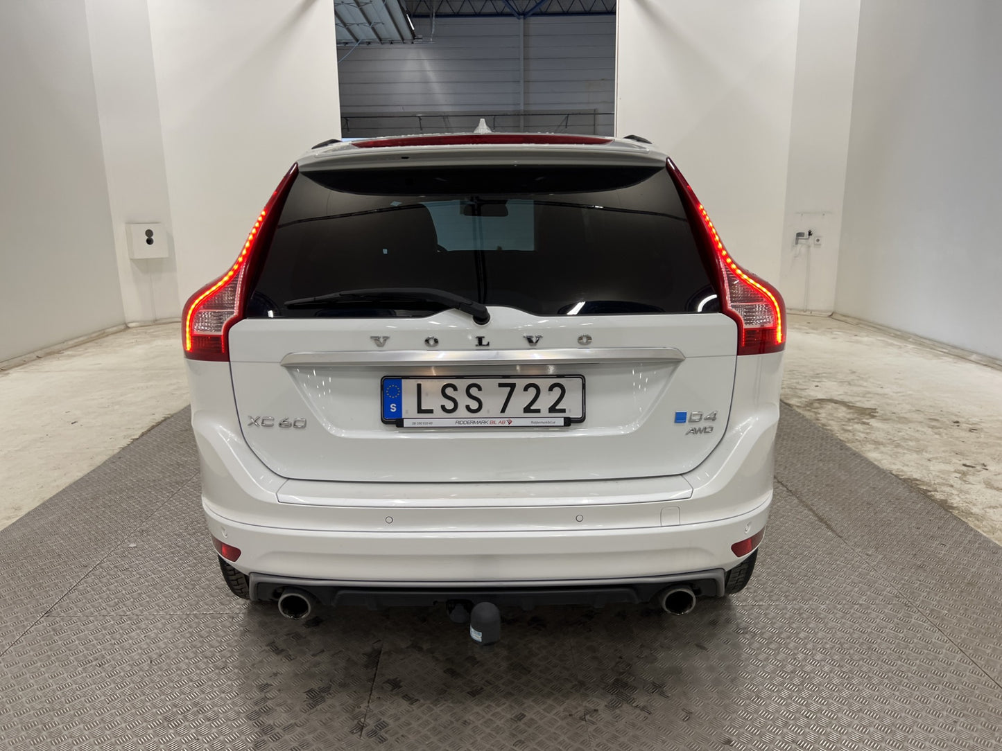 Volvo XC60 D4 181hk AWD R-Design D-Värm VOC Skinn Navi Drag